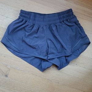 Lululemon hotty hot short II 2.5"